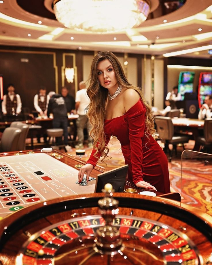 Philippines players browsing jiligames on mobile devices for sports and casino content